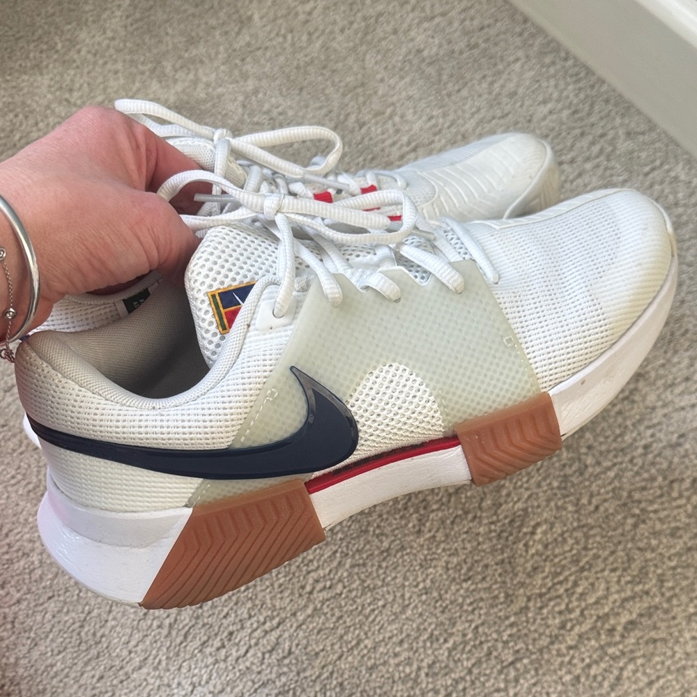 Nike M Zoom GP Challenge 1 HC in Summit White and Binary Blue